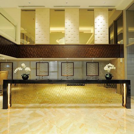 Louis Kienne Hotel Pandanaran Semarang Exterior photo