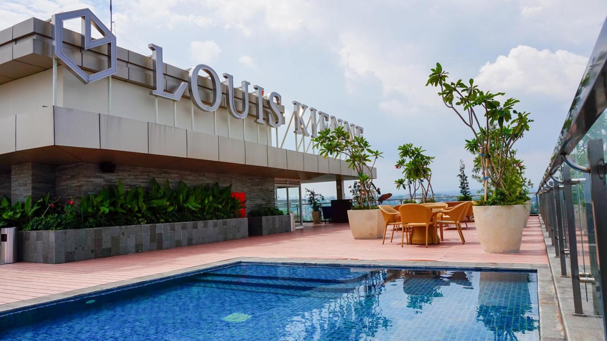 Louis Kienne Hotel Pandanaran Semarang Exterior photo