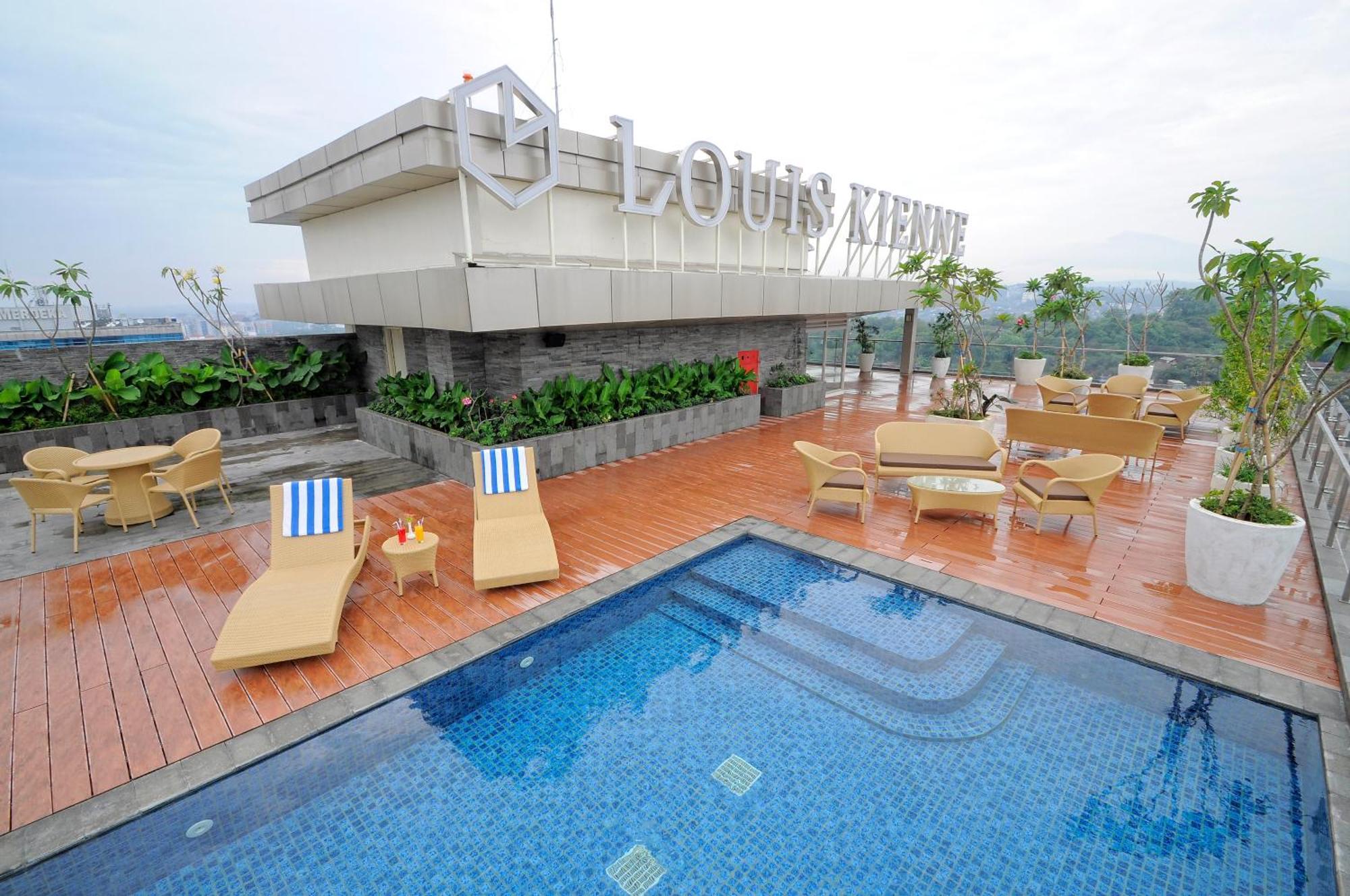 Louis Kienne Hotel Pandanaran Semarang Exterior photo