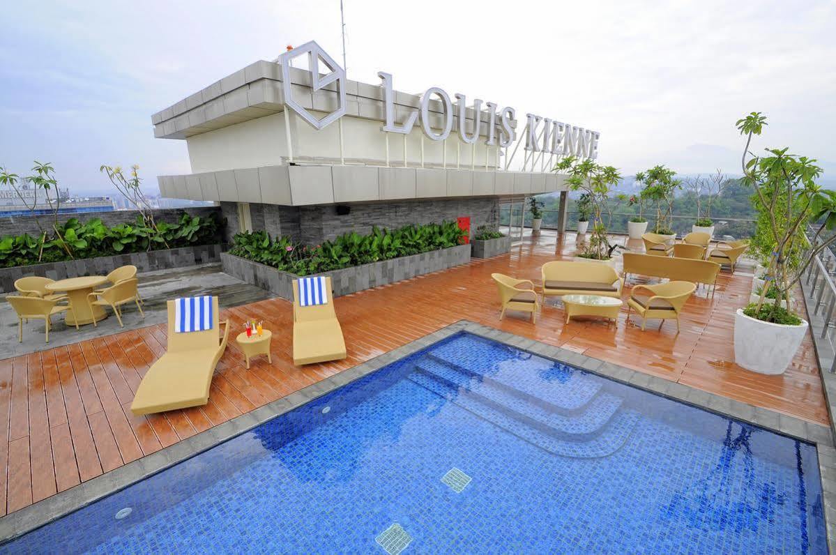 Louis Kienne Hotel Pandanaran Semarang Exterior photo